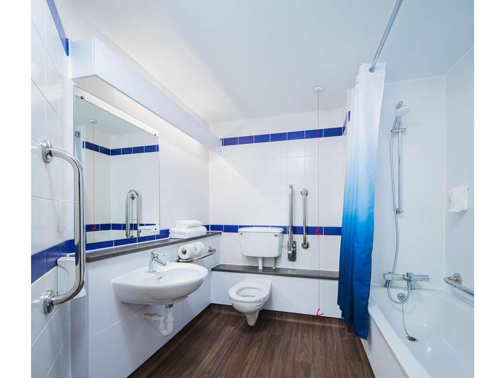 Travelodge Bath Central חדר תמונה